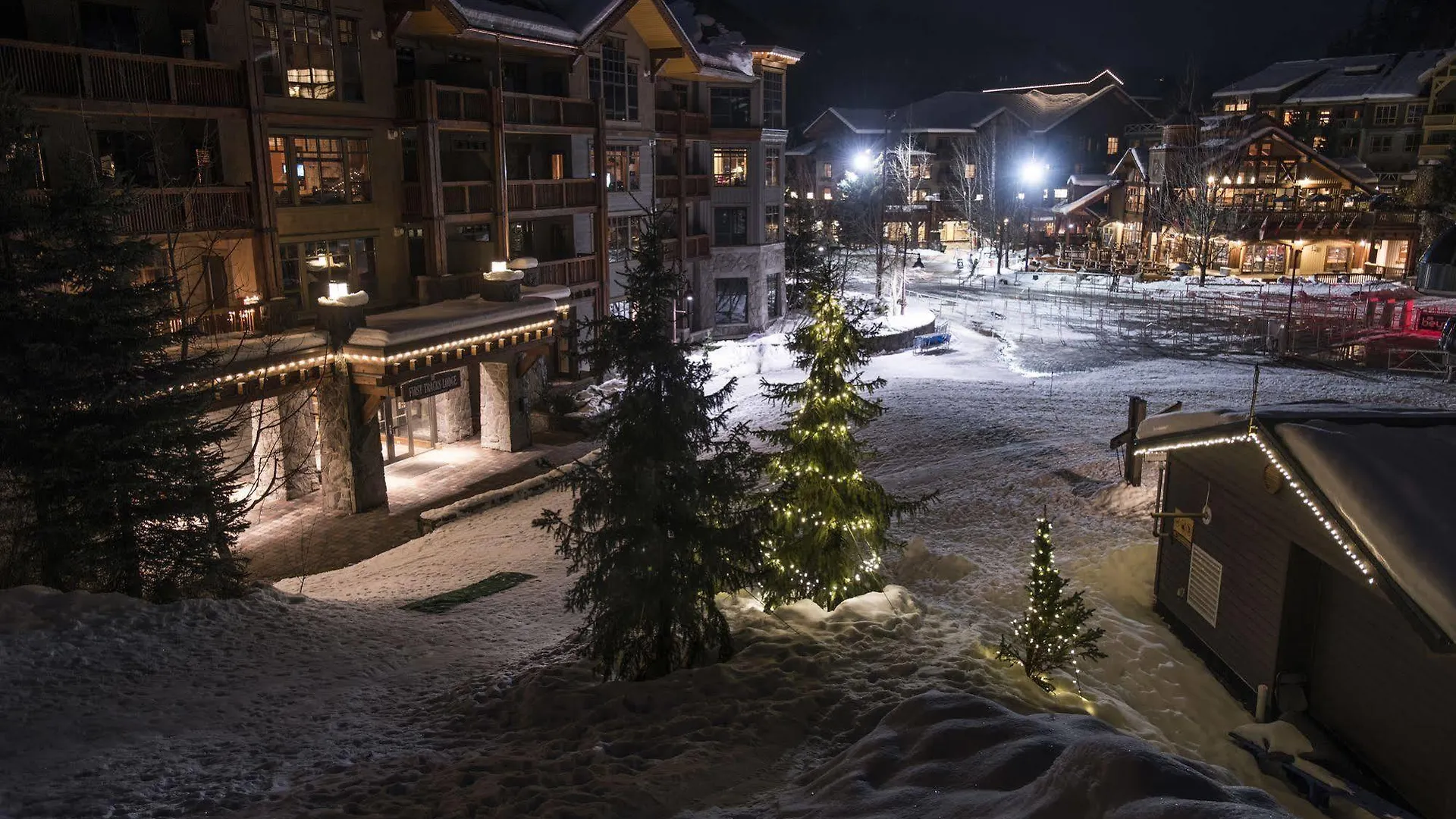 First Tracks Lodge Whistler 4*,  Canadá